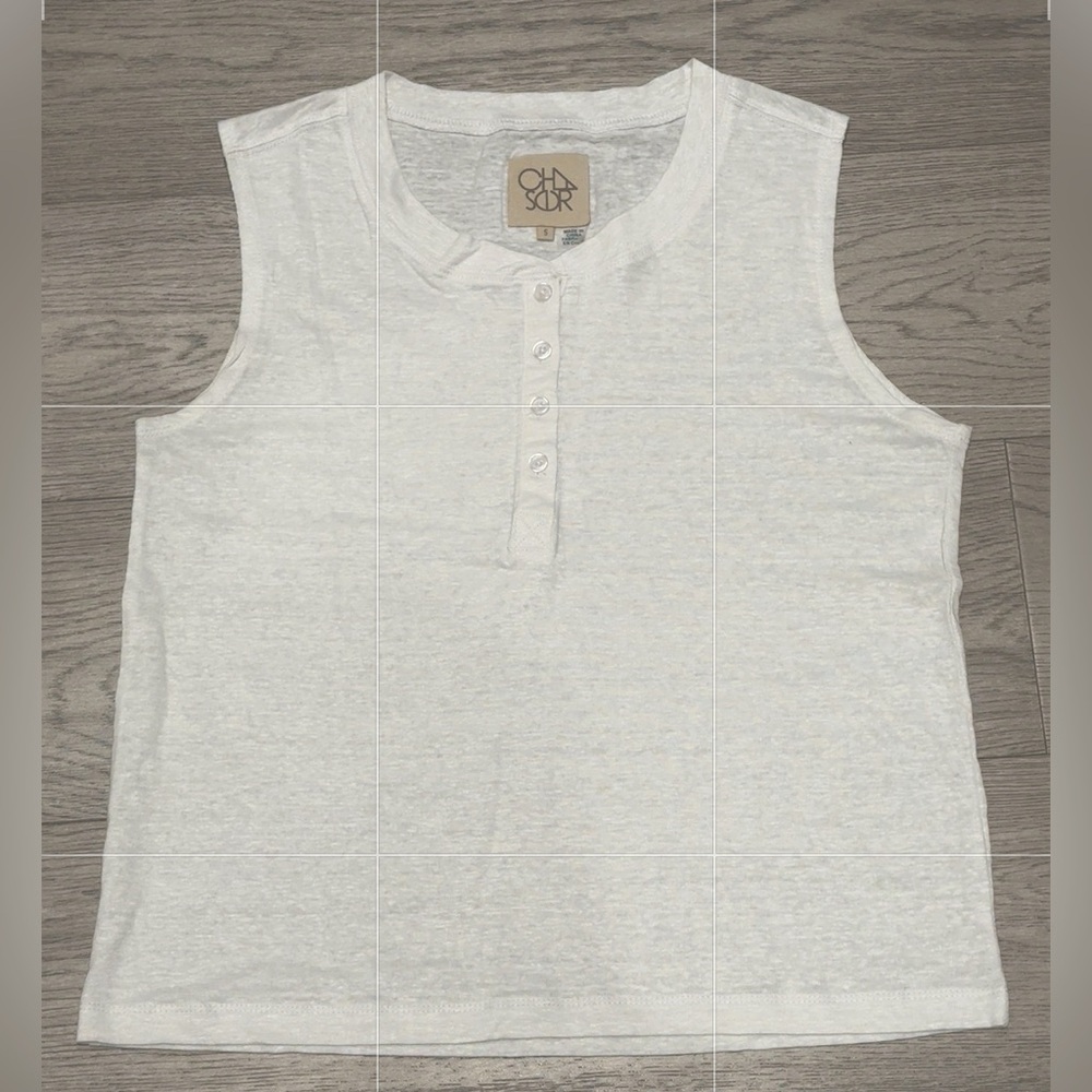 Chaser white tank with 4 buttons at top